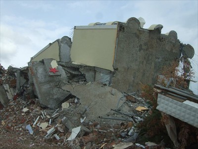 Toppled Hotel Grand Arsisa, 2011 Van EQ: Photo by K. Konagai at 38.998525, 43.397949