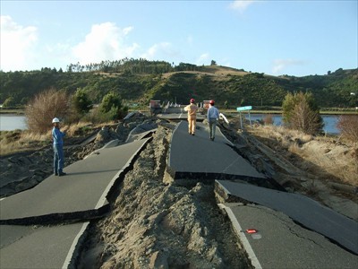 Subsided approach of Puente Bridge, 2010 Maure EQ: Photo by K. Konagai at -37.232033, -73.457277
