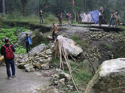 Fault offset at Hongkou, Photo by K. Konagai at around 31.089986, 103.615773, Oct. 9th 2008