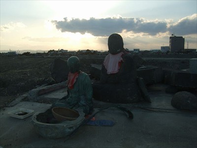 Praying at dusk in the tsunami-engulfed Yuriagehama, hoto by K. Konagai at 38.176183, 140.954725, April 16th 2011