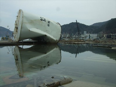 Stranded oil tank at Onagawa Port, Photo by K. Konagai at 38.442795, 141.447175, April. 16th 2011