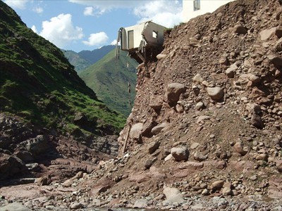 Deeply scoured river terrace after dam breaching, Photo by K. Konagai at 34.161186, 73.740516, June 6th 2010